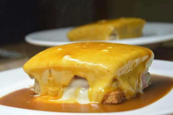 7 things to do in Porto francesinha