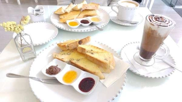 breakfast & brunch in porto amarelo torrada