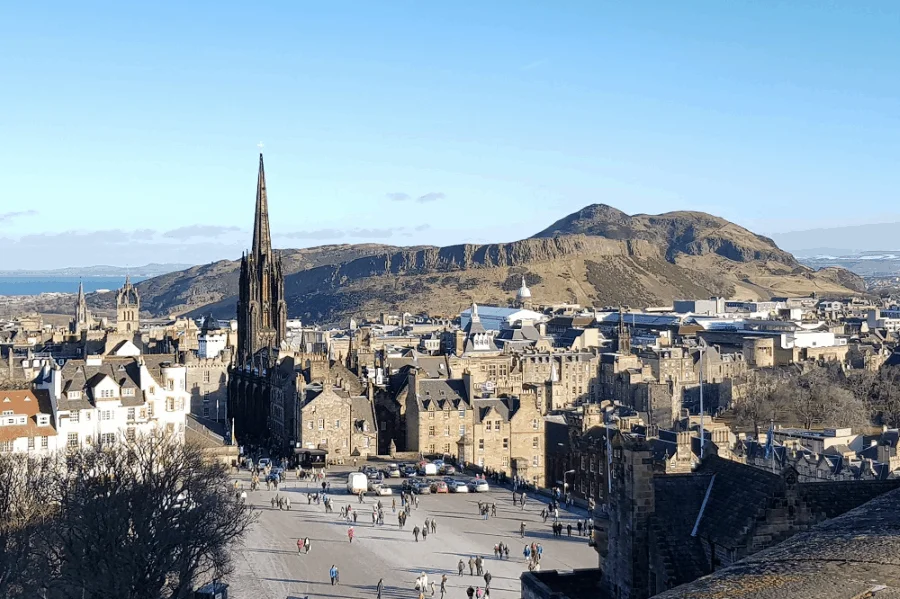 Romantic City Breaks in Europe for Valentines Day_Edinburgh 1