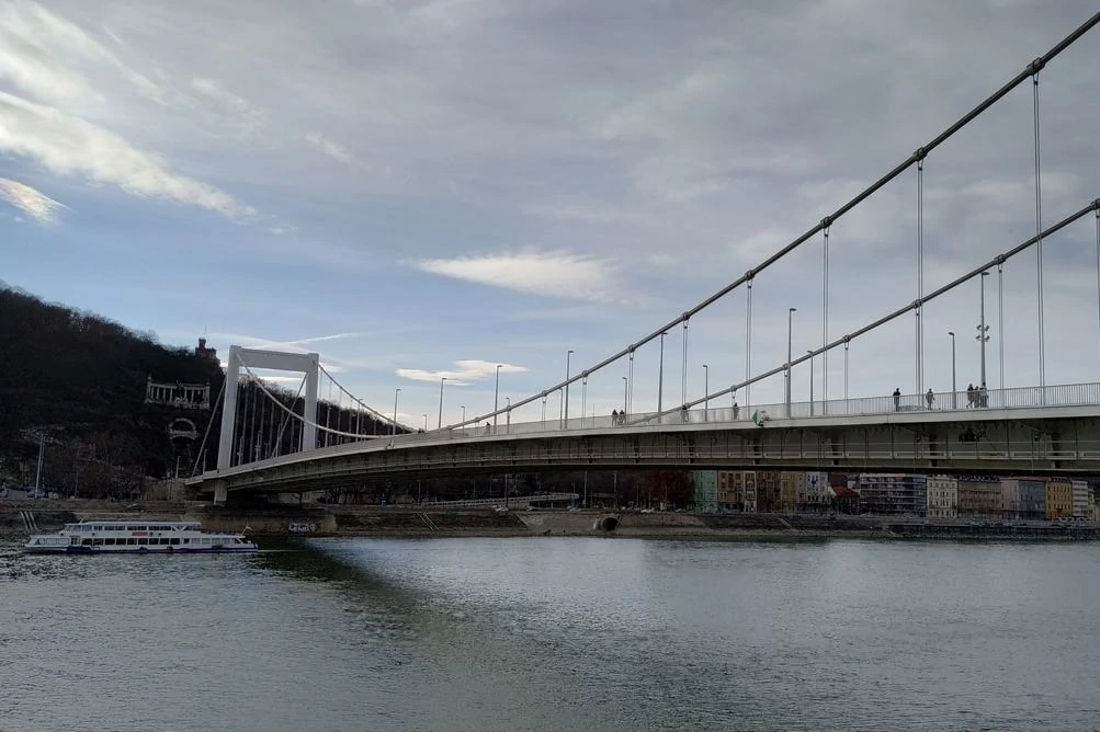 What-to-see-in-Budapest-Elizabeth-bridge