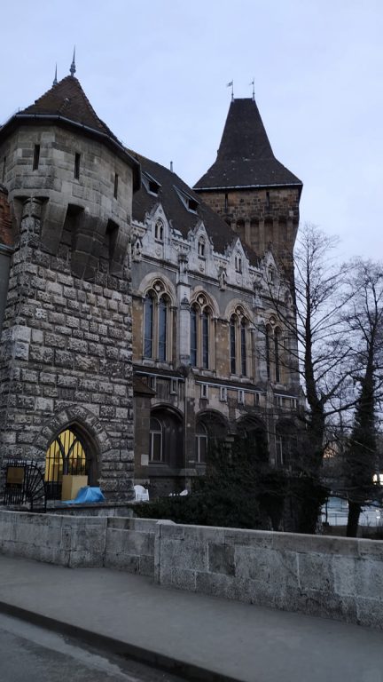 castle-budapest facade